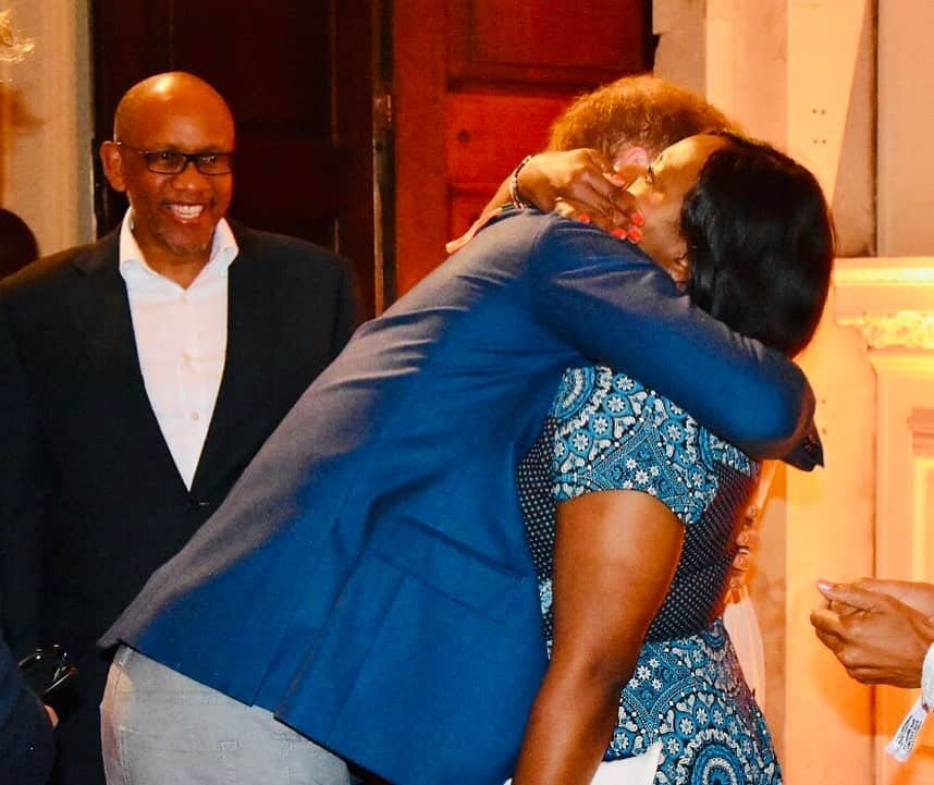 ロイヤル・ファミリーさんのインスタグラム写真 - (ロイヤル・ファミリーInstagram)「The Duke of Sussex and Prince Seeiso Bereng Seeiso of Lesotho meet @sentebale Youth Advocates before a @Sentebale concert at Hampton Court Palace last night.  The concert at @historicroyalpalaces raised funds and awareness for the charity founded by The Duke & Prince Seeiso Bereng Seeiso in 2006, to support children and young people affected by HIV and AIDS in Lesotho, Botswana and Malawi.  These Youth Advocates are vital in communicating the challenges of young people living with HIV in their communities.  HIV is still a leading cause of death in 10 to 19-year-olds in Africa but funds raised from this concert will enable @Sentebale to continue helping many more young people in southern Africa giving them hope and opportunity for the future.  Find out more about the concert on @SussexRoyal.」6月12日 18時17分 - theroyalfamily