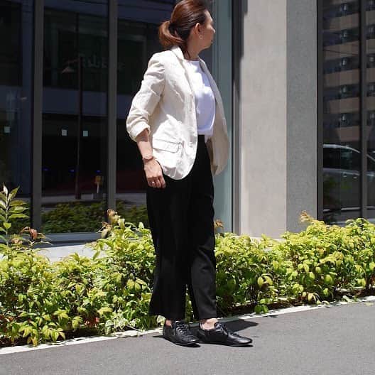 パトリックラボのインスタグラム：「. 【LABO BUSINESS WEEK #5】  LABO神戸 DATIA & SULLY-WP  ① DATIA（ダチア）BLK 普段履きとしても大人気の定番「DATIA」のブラックですが、爪先が長いスタイリッシュなモデルから、ビジネス用でご利用なる方も！合成皮革を使用しているので、お手入れも簡単で多少の雨なら気にせず履いていただける便利な一足。 シンプルなデザイン性とスッキリしたフォルムは、男性だけでなく女性のビジネス用としてもオススメです♪  ② SULLY-WP（シュリー・ウォータープルーフ）WHT 「スニーカーぽくなく、綺麗なシルエットで水に強い」 そんな要望に応えてくれる一足！！ 美シルエットの「SULLY」と “WATER PROOF” が1つになった、この時期には打ってつけのアイテムです。雨の日も楽しく歩けそうですね♪ . . ※ 詳細は、プロフィールのリンクをご覧ください。  #patrick_labo #patrickshoes #sneaker #sneakers #shoes #kicks #靴 #instashoes #instakicks #sneakerhead #sneakerheads #nicekicks #sneakerfreak #kickstagram #shoestagram #patrickshoes #パトリック #パトリックスニーカー#madeinjapan #french #patrickpeople #labobusinessweek #patrickビジネス #ラボビジネスウィーク#ビジネススニーカー #ビジネスカジュアル #ビジカジ #クールビズ #梅雨対策 #ダチア」