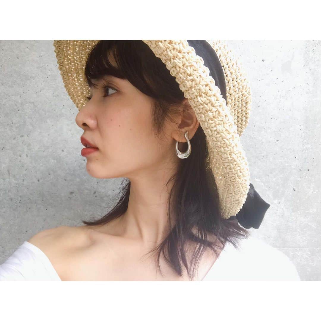 権藤朱実さんのインスタグラム写真 - (権藤朱実Instagram)「☀︎ 昨日は・・・ 急な夏気候にのっかって！！ お気に入りの帽子でお出かけしたよ♪ 去年、ハワイで購入した麦わら帽子♪ ・・・あぁ。 ハワイ行きたいなぁ。 #Japan #Tokyo #Hawaii #Strawhat #beauty #fashion #akephoto #麦わら帽子 #ハワイ #お出かけした先は？？ #model #satorujapan #akemigondo  #モデル #サトルジャパン #権藤朱実 →@satorujapan_official @akemigondo ☑︎プロフィールのリンクにて、blog更新中！ My blog『ake photo』 →http://ameblo.jp/akemi-gondo/」6月12日 18時37分 - akemigondo