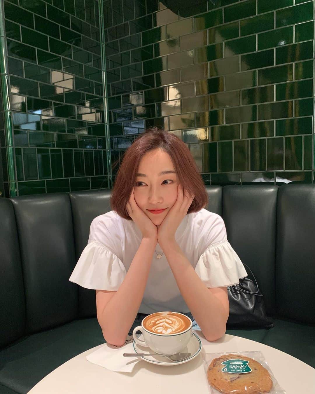 泉見祐希のインスタグラム：「お隣が気になる人。」