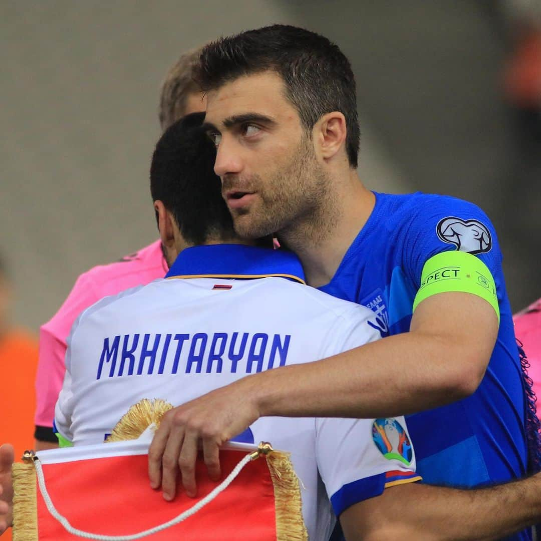 アーセナルFCさんのインスタグラム写真 - (アーセナルFCInstagram)「🇬🇷 x 🇦🇲 Brothers in arms . #Sokratis #Mkhitaryan #Greece #Armenia #Euro2020 #Arsenal #internationals . 📷: Hrach Khachatryan」6月12日 18時45分 - arsenal