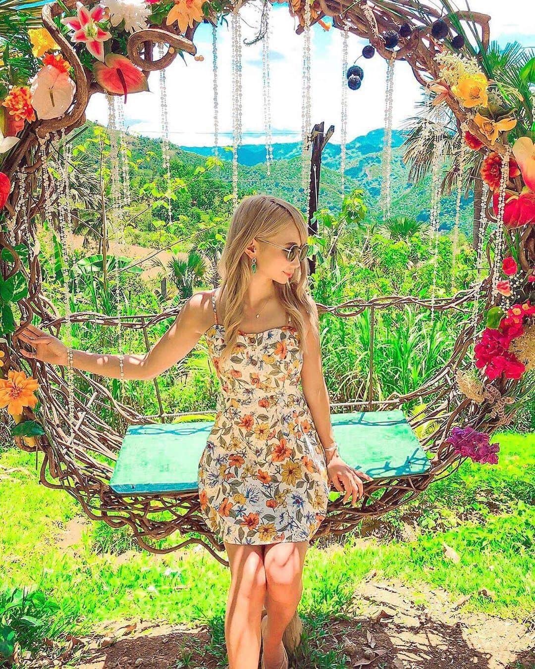 のインスタグラム：「こんばんは😊 フィリピン・セブ島のお写真は 「#タビジョ」とあわせて 「#tabijyomap_cebu」でお待ちしてます🇵🇭 本日はこちら💕 ＊＊＊＊＊＊ 📸@sachicoco23さん 🚩フィリピン・セブ島「Neris Ville」 🎙ご本人コメント 📍Nerisville Selfie Corner  車も走ってない山奥にあるよ😳⛰ 山にヤシの木がいっぱいあって景色最高だった🥰⛰💚 ＊＊＊＊＊＊ セブ島の人気急上昇中のスポットですね😆 いつも、素敵なお写真ありがとうございます😊 ＊＊＊＊＊＊ #タビジョ #タビジョと繋がりたい  #tabijyomap_cebu」