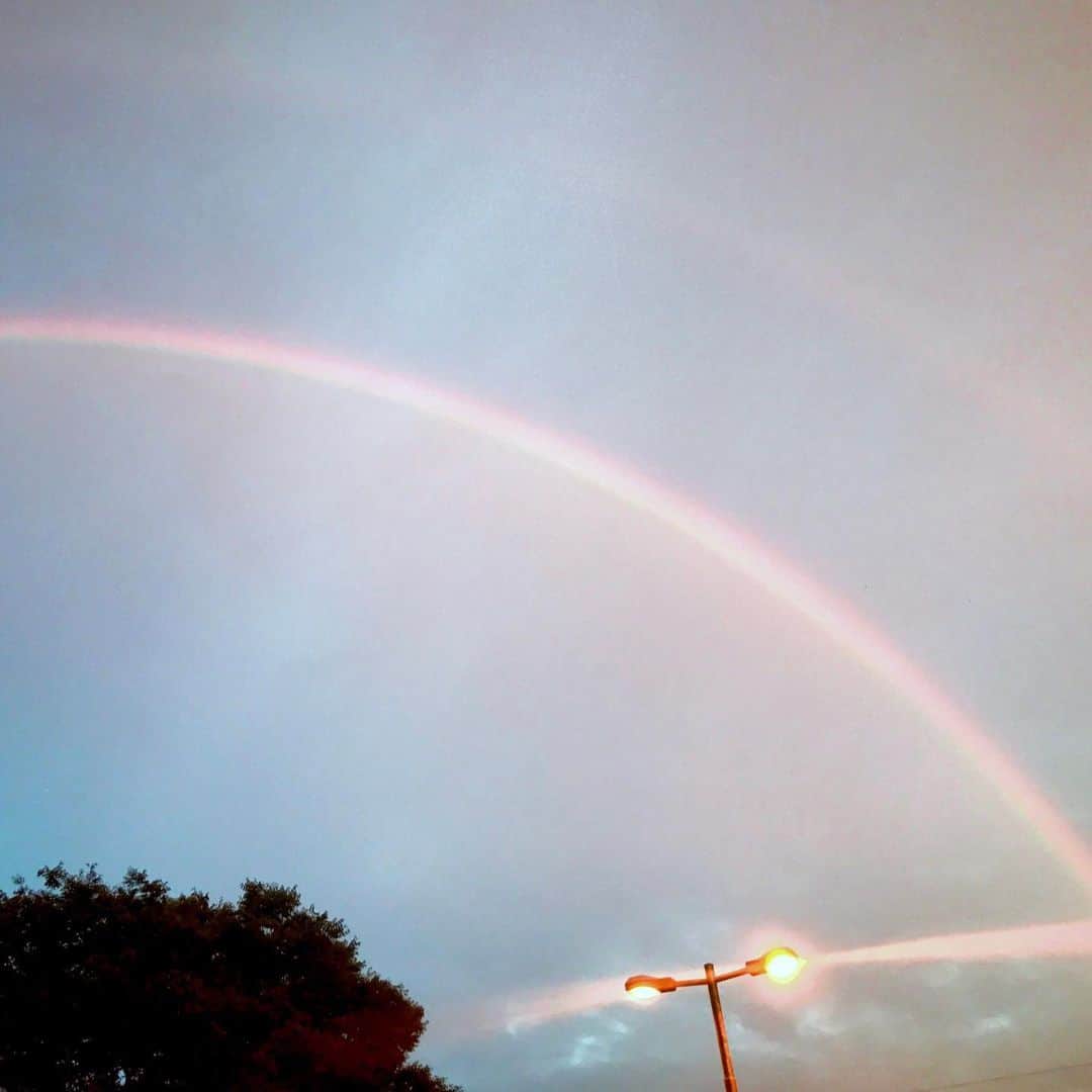 喜多乃愛さんのインスタグラム写真 - (喜多乃愛Instagram)「♥ 梅雨入り。 雨はあんまり好きじゃないけど こんな虹が見れたらな〜 なんて期待を持って過ごしてみる。✨ ちなみにこの虹は、2年前の夏、私が見た中で史上最高に綺麗だった虹♡」6月12日 18時49分 - kitanoa_official