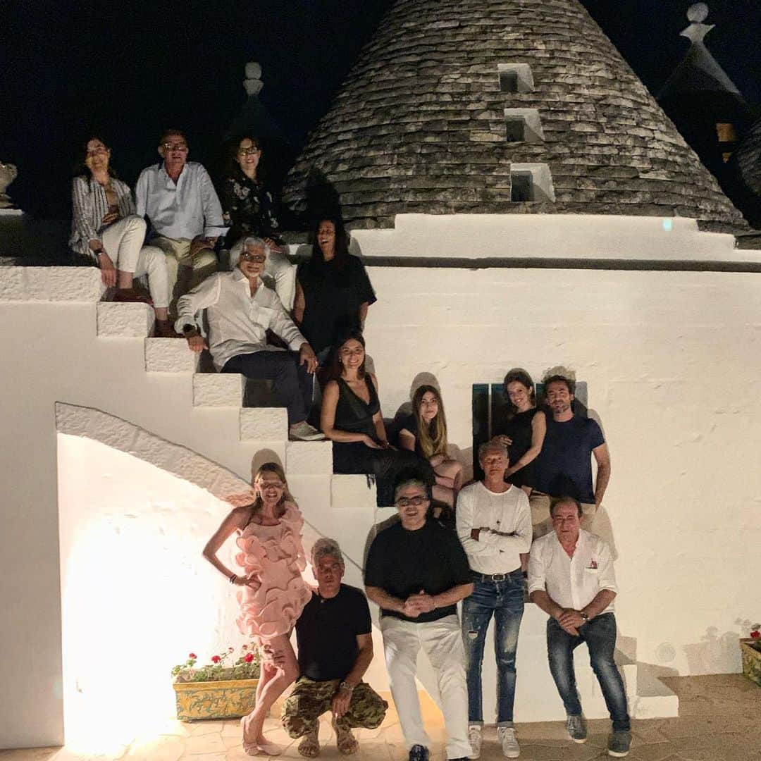 アンナ・デッロ・ルッソさんのインスタグラム写真 - (アンナ・デッロ・ルッソInstagram)「#aboutlastnight #villavillacolle  dinner party 🥬🥒🍅🎂 special thanks to @davide300mila and @ekaterine0505 for the delicious food 🥘@paologentile58 and @rcarparelli for all your kindness, patience and collaboration 🔥🥩🥓@masseriaaltemura @francescozonin @fcomm_milano for exquisite tasty wine 🍷🥂🍾#sasseo #zinzula #rosamaro @Franca_argentieri my boss 💪🏻 @Lula_herself digital support 📲📸 and finally to All my friends who came last night 🎉🎉🎉 (wearing @laneus_world 👚)」6月12日 18時56分 - annadellorusso