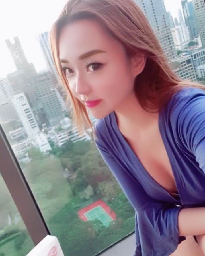 Nicole Chenのインスタグラム：「Who wants to feed me? #food #travel #fun #happy #chill」