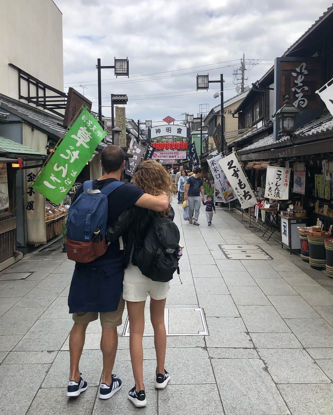 ロレンツォ・デ・シルヴェストリさんのインスタグラム写真 - (ロレンツォ・デ・シルヴェストリInstagram)「Hey Tokyo nice to meet you! Kanpai! 🇯🇵 #japan #japantrip #tokyo #tokyolife 🔥 Thanks a lot to @vistatokyo 💙」6月12日 18時52分 - lollodesi
