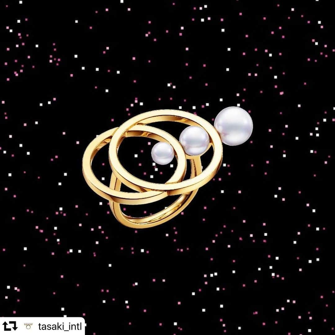 福井駅前ジュエリーパリさんのインスタグラム写真 - (福井駅前ジュエリーパリInstagram)「#repost @tasaki_intl ・・・ “cosmic” expresses eternal love and the infinite universe. #TASAKI #cosmic #pearl #ThakoonPanichgul」6月12日 18時54分 - j_paris_fukui