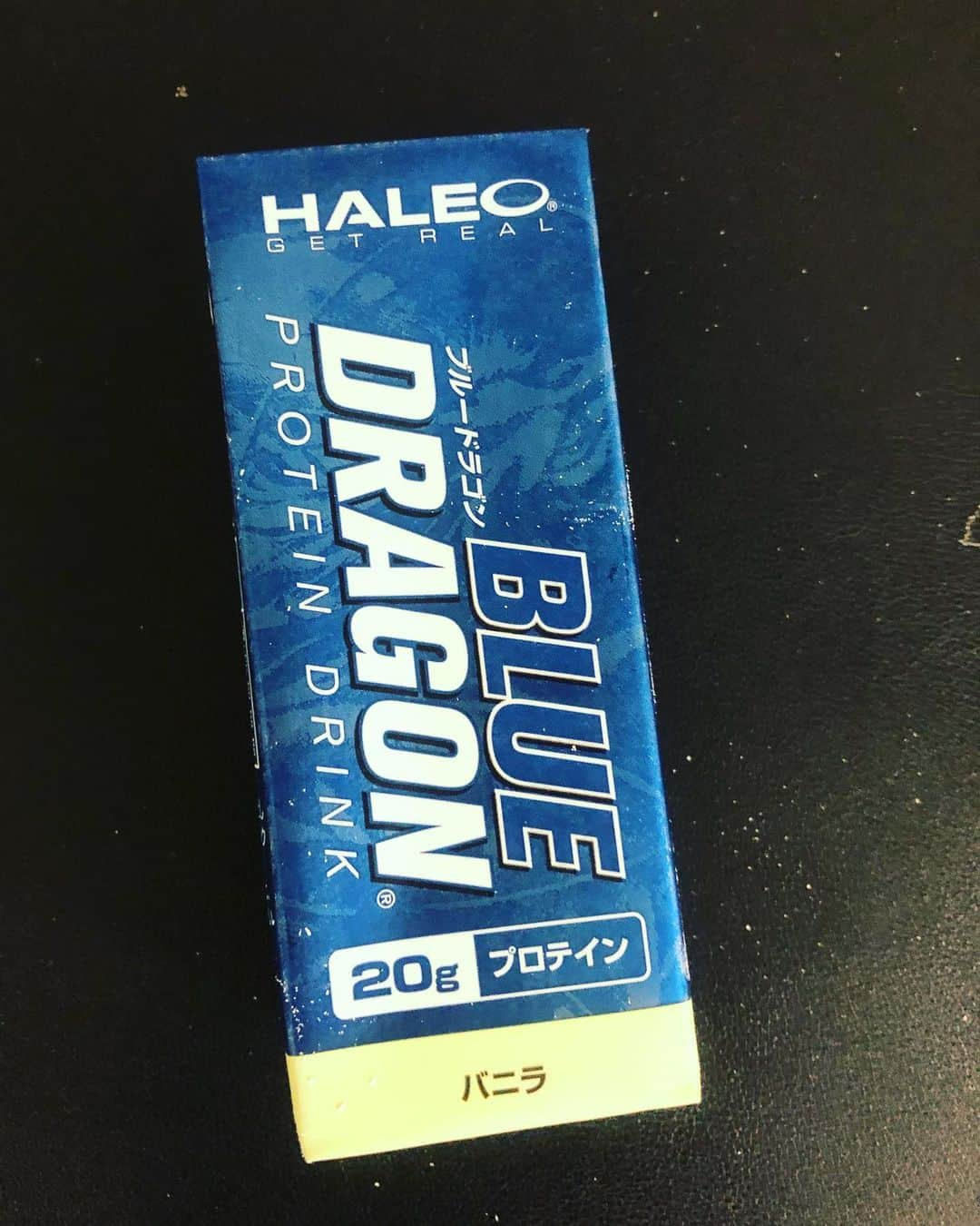 田中亜弥さんのインスタグラム写真 - (田中亜弥Instagram)「【BLUE DRAGON】 頂いたHALEOのプロテインドリンク✨  デッドリフトの合間に飲んだので、粉まみれ😂笑  飲みやすくて美味しかった🤗💓 ありがとうございました🙏✨ #haleo  #ハレオ  #bluedragon  #ブルードラゴン #プロテインドリンク  #proteindrink  #タンパク質補給  #パワーリフティング女子  #筋トレ女子 #筋肉女子  #fitness #workout  #筋トレ」6月12日 18時58分 - tanakaaya81