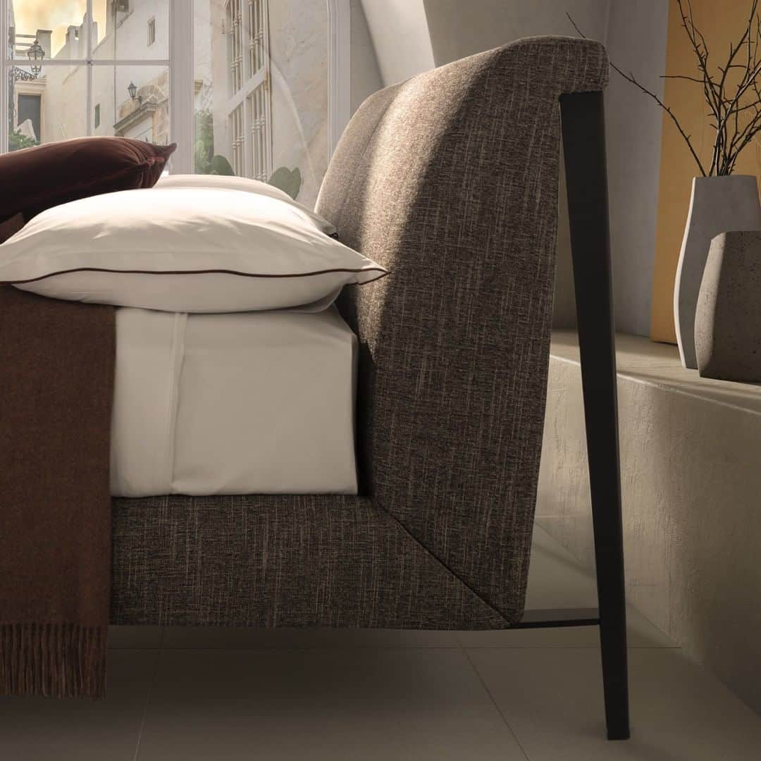Natuzzi Officialさんのインスタグラム写真 - (Natuzzi OfficialInstagram)「Set within its frame like a diamond, our Diamante bed is a clean-lined, modern bed. From the stitching on the leather upholstery to a comfortable curved headboard, details are the protagonists of this unique piece of furniture #Natuzzi #NatuzziItalia #comfort #elegance #design #lifestyle #style #furniture #homefurniture #madeinitaly #living #interiordesign #decor #furnituredesign #homedesign #inspiration #interior #instadesign #designlovers #italianstyle #homedecor #lovedesign #designers #designer」6月12日 19時00分 - natuzzi