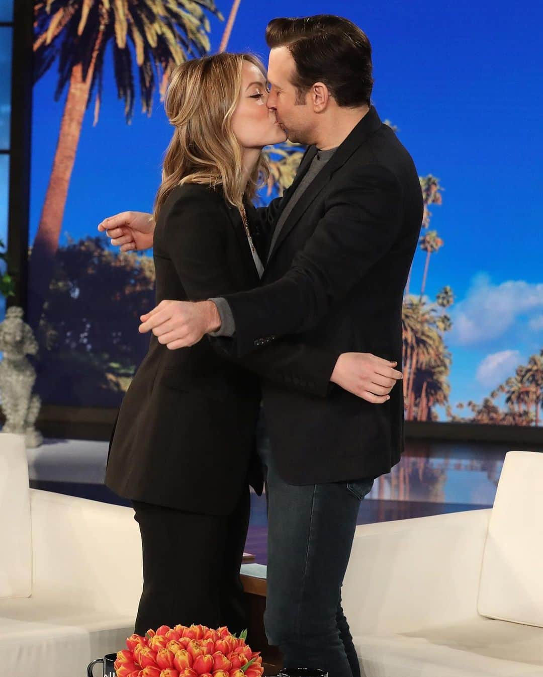 Just Jaredさんのインスタグラム写真 - (Just JaredInstagram)「@oliviawilde and partner Jason Sudeikis share a kiss while appearing on @theellenshow. He is the guest host of Wednesday’s show and she was the guest! #OliviaWilde #JasonSudeikis Photos: Michael Rozman/Warner Bros」6月12日 19時00分 - justjared