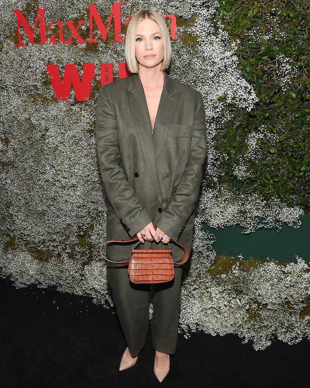 Just Jaredさんのインスタグラム写真 - (Just JaredInstagram)「@januaryjones shows off her chic new haircut while attending the @womeninfilmla and @maxmara Face of the Future event!  #JanuaryJones #MaxMara #WomenInFilm #FaceOfTheFuture Photos: Getty」6月12日 19時07分 - justjared