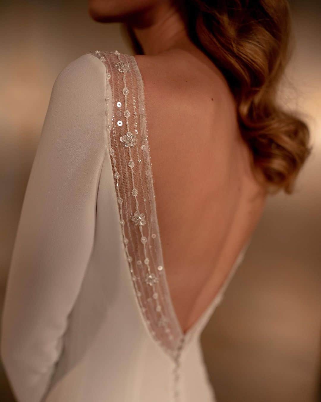 Pronoviasさんのインスタグラム写真 - (PronoviasInstagram)「Back details of the Formation dress ✨Click on the link in bio for more! #DancingLights」6月12日 19時15分 - pronovias