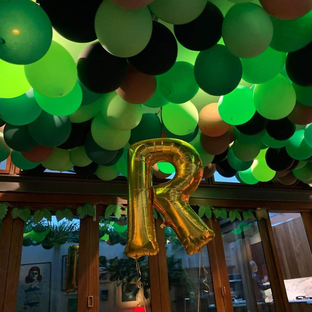 ジェイドジャガーさんのインスタグラム写真 - (ジェイドジャガーInstagram)「Time travels so fast #travellingwithray my birthday boy .thanks to everyone and their sweet wishes #balloons #birthdays」6月12日 19時29分 - jadejezebeljagger