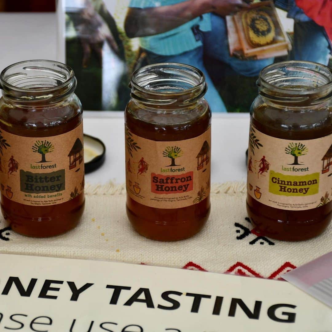 クラレンス邸さんのインスタグラム写真 - (クラレンス邸Instagram)「This evening, The Duchess of Cornwall attended the @beesfordevelopment Garden Party in London 🐝 Bees for Development supports people out of poverty through beekeeping and the charity has now worked in more than 50 countries worldwide. During the event, HRH heard more about the charity’s work, met Commonwealth beekeepers and tasted some of their honey 🍯」6月13日 6時19分 - clarencehouse