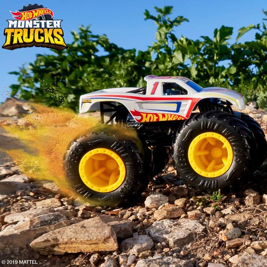 Hot Wheelsさんのインスタグラム写真 - (Hot WheelsInstagram)「When the dust settles, who reigns supreme, HW Racing 1 or Baja Buster? Let’s settle the debate between these #HotWheelsMonsterTrucks heavyweights, which team are you on, 1️⃣ or 2️⃣!?」6月13日 5時16分 - hotwheelsofficial