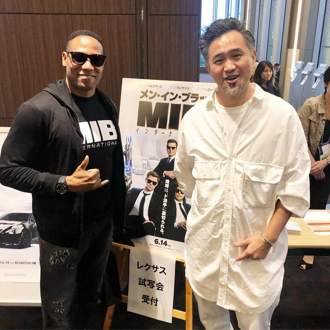 ダンテ・カーヴァーさんのインスタグラム写真 - (ダンテ・カーヴァーInstagram)「Thank You @sonypictures & @sasaguusui for the VIP Screening of #meninblack and the cool T-Shirt! Those glasses look good on me. #AgentD #sonypictures」6月13日 5時27分 - dantecarverofficial