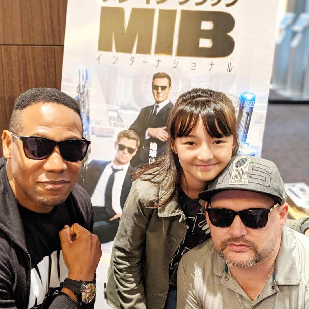 ダンテ・カーヴァーさんのインスタグラム写真 - (ダンテ・カーヴァーInstagram)「Thank You @sonypictures & @sasaguusui for the VIP Screening of #meninblack and the cool T-Shirt! Those glasses look good on me. #AgentD #sonypictures」6月13日 5時27分 - dantecarverofficial