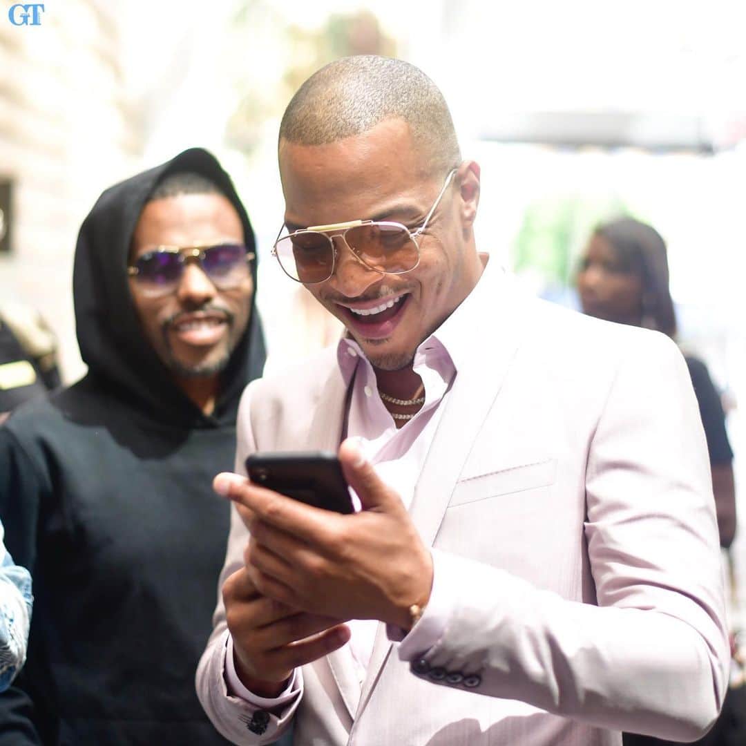 T.I.さんのインスタグラム写真 - (T.I.Instagram)「Aight Y’all ... join me in saying Happy 42nd Birthday to our fearless leader @lilduval Chairman & Co-Founder of the Infamous #BlackMenDontCheat Delegation. We salute you and all your efforts to bring light to OUR plight. The voiceless accused,alleged & assumed cheaters & adulterers of this generation. We Thank you tremendously for using your voice to speak OUR TRUTH for US! We thank you for using your platform to remind the world...Although We may not be perfect,WE ARE WORTH IT!!!! All of our Love,Respect,& unwavering Support for your extreme vision & bravery. These pics say 4 things...1: We are aware of our worth & undeniably very desirable. 2: We find fun & excitement in our faith & fellowship 3: We are extremely militant & devout in our faith. Don’t try US!!! We cannot be persuaded or coerced out of our commitment. & 4: Duval always has my back and takes apparent pleasure in watching me save 30% on my car insurance.  #BlackMenDontCheat✊🏽OUT NOW!!!! #HappyGdayLilDuval」6月13日 5時42分 - tip