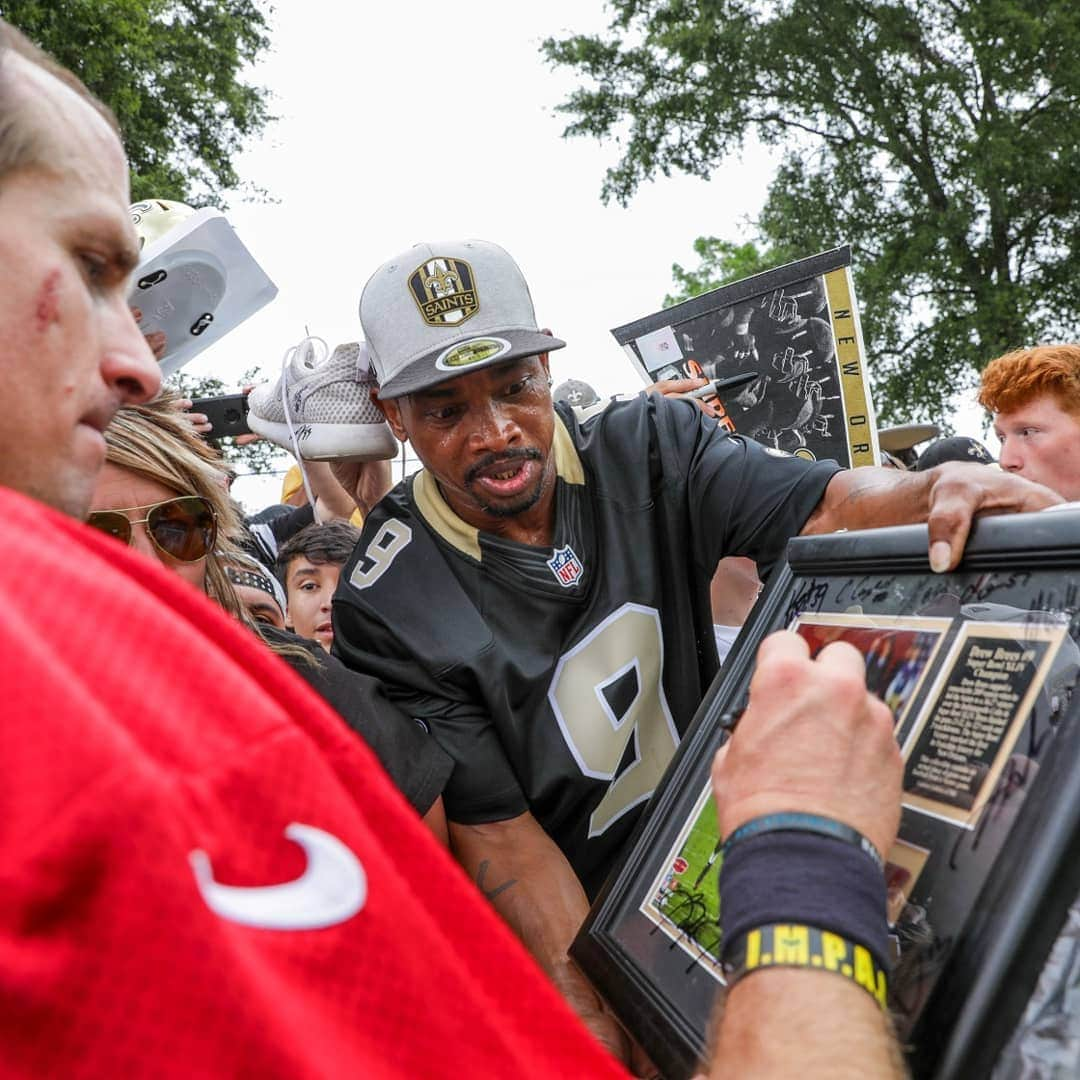 ニューオーリンズ・セインツさんのインスタグラム写真 - (ニューオーリンズ・セインツInstagram)「When you finally get Drew Brees' autograph! Swipe for all the feels. We love our fans! #Saints」6月13日 5時43分 - saints