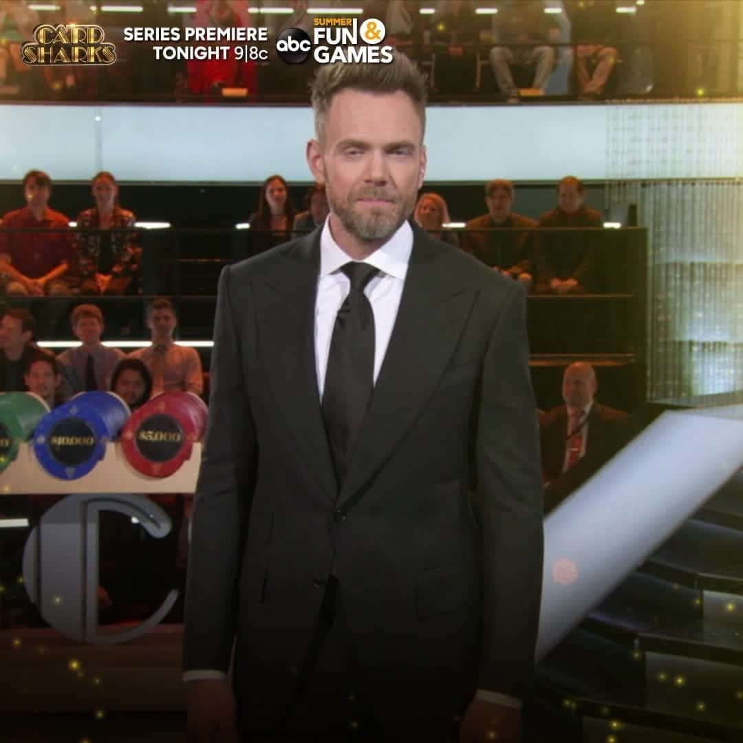アメリカン・ブロードキャスティング・カンパニーのインスタグラム：「@joelmchale is ready for the premiere of #CardSharks tonight at 9|8c! Clap if you are too! 👏」