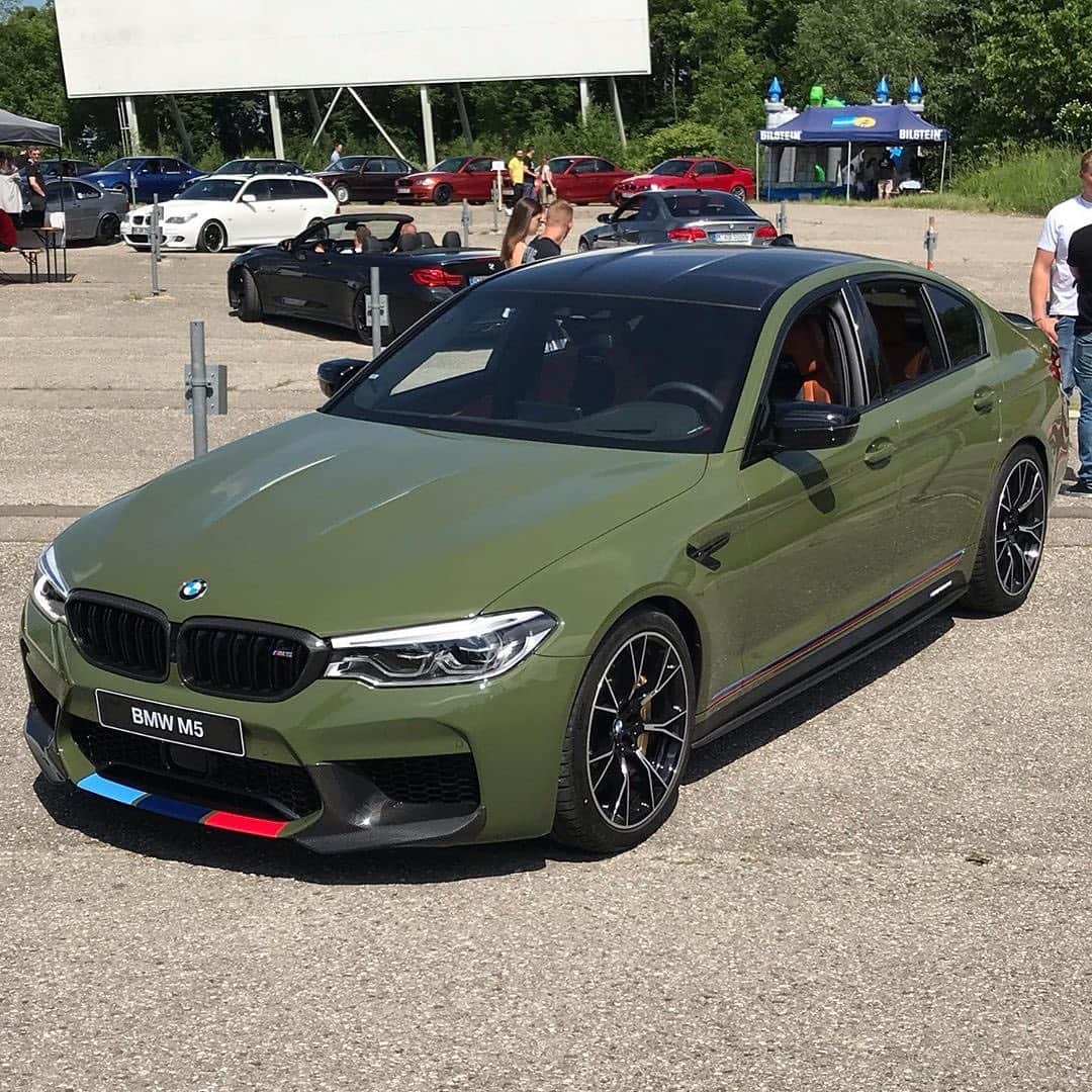 CarsWithoutLimitsさんのインスタグラム写真 - (CarsWithoutLimitsInstagram)「Urban Green #M5Competition  Photo @chrism2f87  #carswithoutlimits #toronto #m5」6月13日 5時56分 - carswithoutlimits