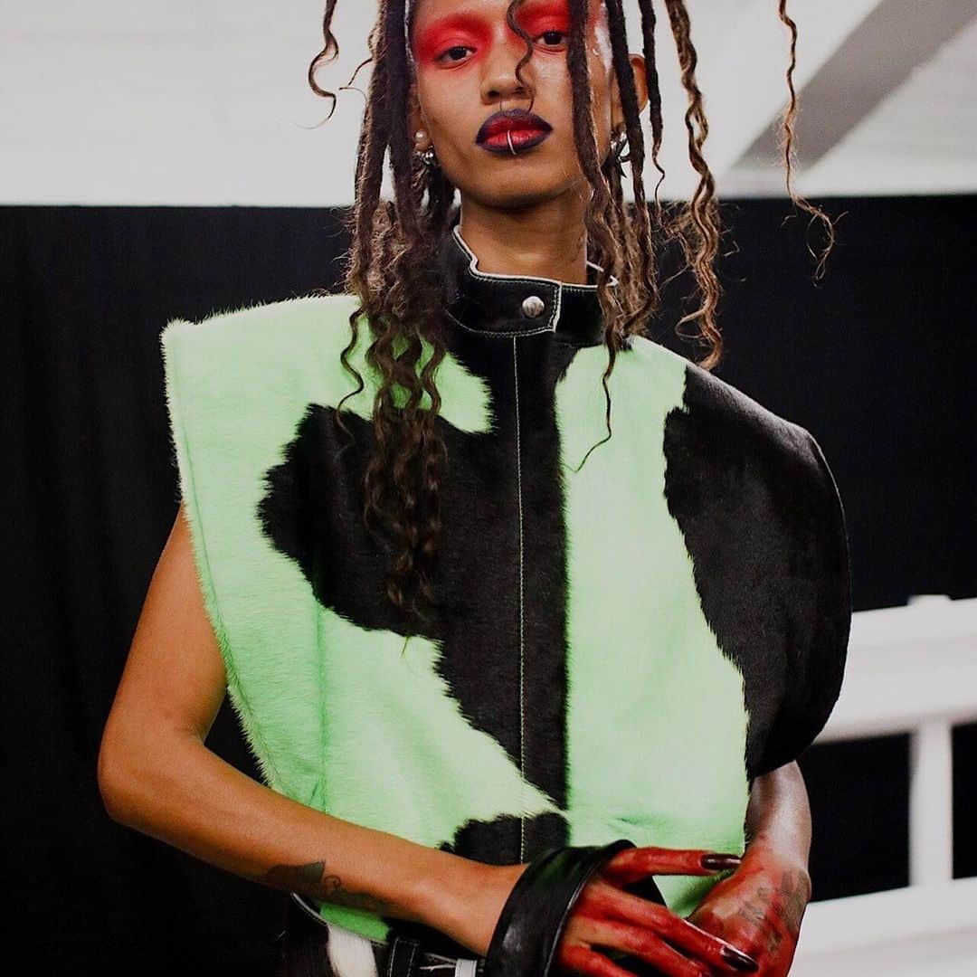 Dazed Magazineさんのインスタグラム写真 - (Dazed MagazineInstagram)「Some highlights from #LFWM shows ➡️👀 ⠀⠀ ⠀⠀ Follow @dazedfashion and @dazedbeauty to see more coverage and close-ups from #FashionMonth 💄 And let us know what your highlights were 💬⬇️⠀⠀ ⠀⠀ 📷⠀⠀ 1-2 @charlotteosheaphotography, @mowalola⠀⠀ 3 @jessicajanesegal, @biancasaunders_⠀⠀ 4-5 @cris.fragkou, styling @robbiespencer, @craig__green⠀⠀ 6 @cris.fragkou, @martine_rose⠀⠀ 7 @cris.fragkou, @_charlesjeffrey ⠀⠀ 8 @charlotteosheaphotography, @saul.nash ⠀⠀ 9 @charlotteosheaphotography, @artschool_london」6月13日 6時09分 - dazed