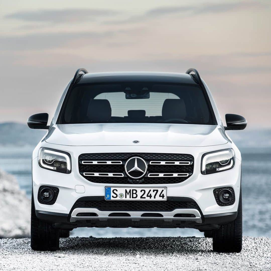 メルセデス・ベンツさんのインスタグラム写真 - (メルセデス・ベンツInstagram)「The powerful proportions of the Mercedes-Benz GLB underscore the design with its off-road orientation: the surfaces of the forms are emphasised, and reduced lines and precise seams are major features.  #MercedesBenz #Mercedes #Benz #GLB #TheBestOrNothing」6月13日 6時12分 - mercedesbenz