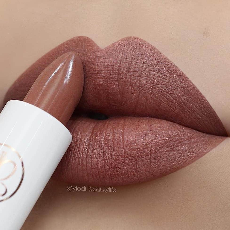 Anastasia Beverly Hillsさんのインスタグラム写真 - (Anastasia Beverly HillsInstagram)「Coconut 🥥 lipstick from our summer lip kit @ylodi_beautylife」6月13日 6時14分 - anastasiabeverlyhills