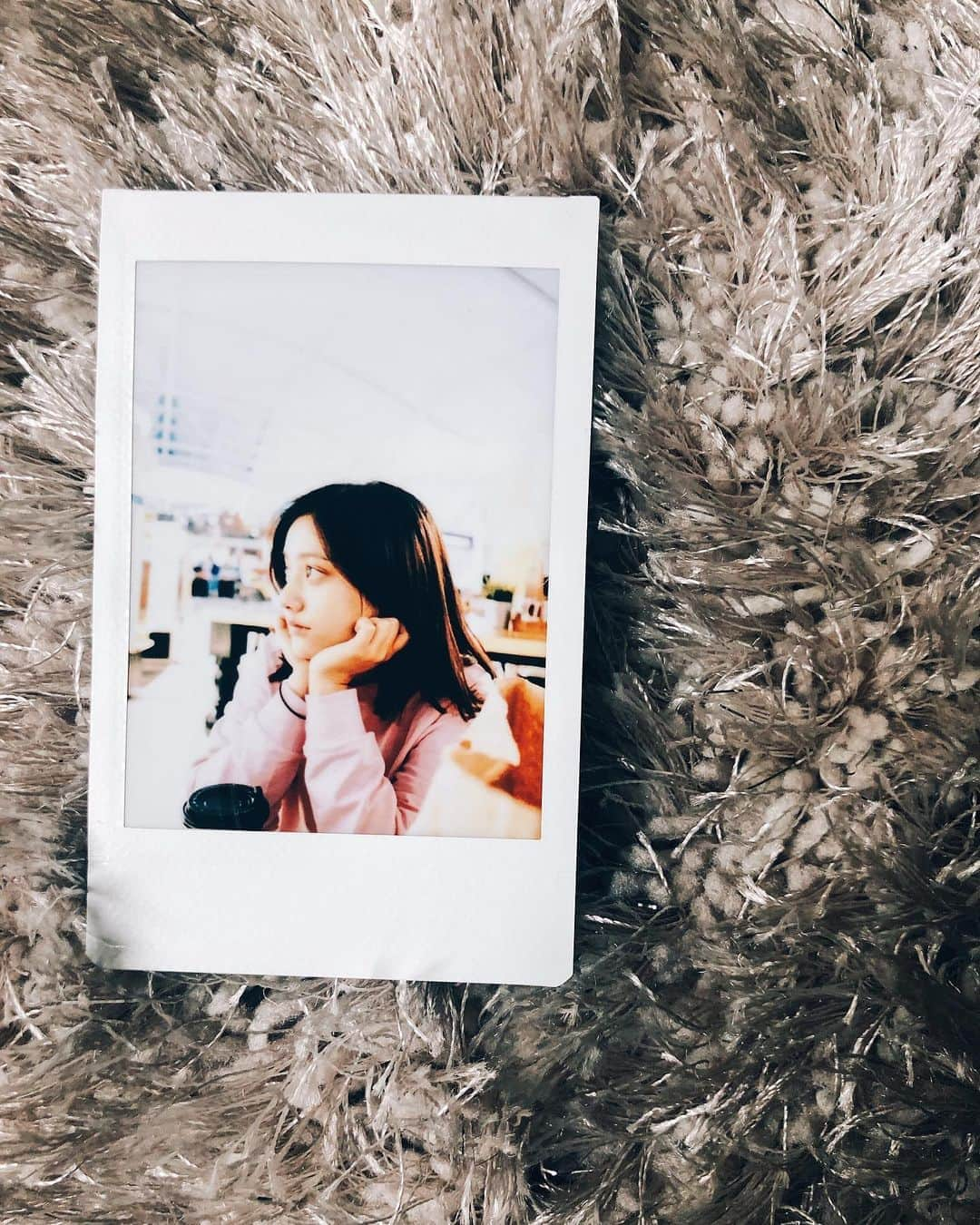 谷まりあさんのインスタグラム写真 - (谷まりあInstagram)「FUJIFILMさんから #新時代チェキ #instax mini LiPlay が発表されました💙今日は発表会にお邪魔しました😊チェキの大ファンだったので、新しい機能がついたチェキにメロメロでした😍写真だけではなく音もチェキでおさめられるので、さらに出来事を鮮明に思い出せますね🥺💕 そしてスマホで遠隔操作までできちゃいます！私は今回 メイク をテーマに一足先にチェキで撮影したり、携帯の画像を送って印刷しました😘  このカメラで撮った10枚のチェキたちを公開👑🖤 #instax #Newinstax #Neweranewinstax #liplay #miniliplay #instaxminiliplay #新時代チェキでつくる私の10枚 #Give10withNewinstax #新時代チェキ」6月12日 21時17分 - mariaaaa728