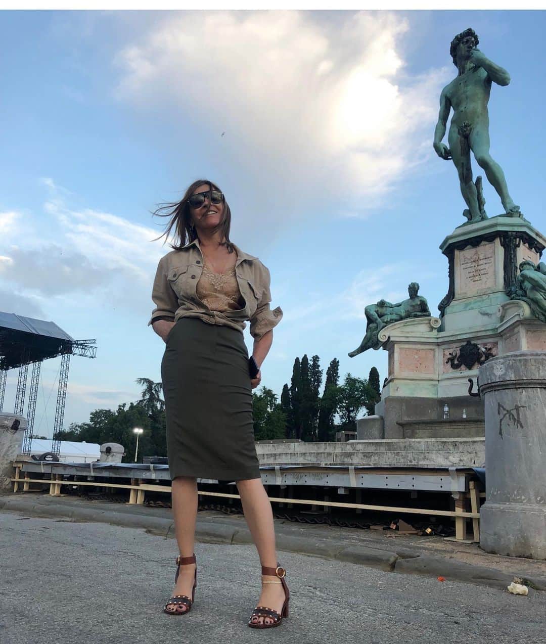 カリーヌ・ロワトフェルドのインスタグラム：「Let’s go ready to Rumble! #crfashionrunway #michelangelo @vladimirrestoinroitfeld @luisaviaroma @pg_dmcasting @michelgaubert @andyboosejr @tompecheux @sammcknight1 @ronnie_hart @dzgaines @unfabulous_elle」