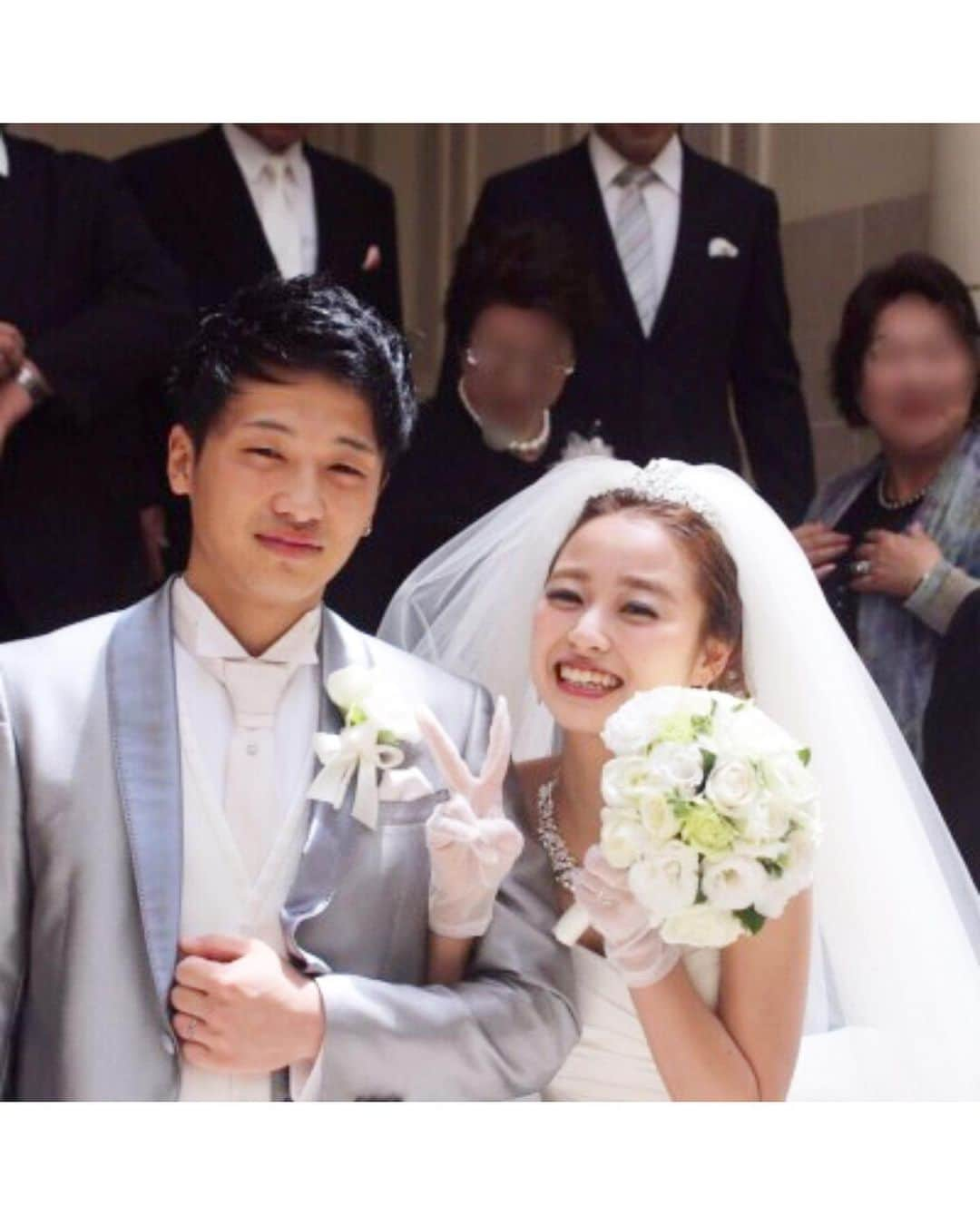 プレ花嫁の結婚式準備アプリ♡ -ウェディングニュースさんのインスタグラム写真 - (プレ花嫁の結婚式準備アプリ♡ -ウェディングニュースInstagram)「卒花嫁さんのキュートなウェディングフォト6枚🌿💕 . . ➸➸➸➸➸➸➸💒➸➸➸➸➸➸➸ 同じ式場の卒花嫁さんの 本物の料金&見積もり&写真が見れる✨ . #ウェディングニュース式場検索 👰 . アプリ： @weddingnews_editor web版： @weddingnews_concierge ➸➸➸➸➸➸➸➸➸➸➸➸➸➸➸➸ . . こちらのお写真は #卒花嫁 @himenoyuuki.k さんからリグラムさせていただきました🌟 ありがとうございました😊✨ . . . 【アットホームな空間を作ること】をテーマにしたhimenoyuuki.kさんのおしゃれで可愛い花嫁ウェディングフォト🌿💕 . カバーは淡いグリーンが可愛い #お色直し コーディネートです💓 . キュートな笑顔に思わず目を奪われますね✨✨ . 優しい色味のグリーンにふんわりボリュームのあるスカート👗ゆるく巻かれた #ダウンスタイル にビスチェのレースと、 . 統一感のあるホワイトのナチュラルな #花冠 で、とてもキュートなコーデに仕上がっていますよね😊💕 . 普段選ばない色で大人っぽさより、可愛さを重視した華やかなコーデを意識されたんだとか😍✨ . . 他のフォトも素敵なので、ぜひスワイプ👉🏻してチェックしてみてくださいね✨ . . . ＼📷投稿お待ちしています／ . 花嫁はもちろん、業者さんも大歓迎✨ アナタのお写真をご紹介してもOKという方は、ぜひ #ウェディングニュース にお写真を投稿してください💕 . . ⬇︎関連アカウント⬇︎ . 💒式場検索 【 @weddingnews_concierge 】 👰マイレポ花嫁 【 @weddingnews_brides 】 . . その他、編集部からの連絡専用 @weddingnews_contact や、スタッフ個人の連絡用として @WN_xxxx（xxxは個人名）があります💕 . ………………………………………… ❤️WeddingNewsとは？ . 花嫁のリアルな”声”から生まれた 花嫁支持率No1✨スマホアプリです📱💕 . . 🌸知りたい… #結婚式準備 に役立つ記事を毎日150件配信中♩ . 🌸見たい… インスタの #ウェディング 系投稿TOP100が毎日チェックできる＊IG画像の複数ワード検索も可♩ . 🌸叶えたい… #結婚式 関連の予約サイトが大集合♩ . 🌸伝えたい… 自分の結婚式レポ『マイレポ』が簡単に作れる♩卒花嫁のレポが読める♩ . . @weddingnews_editor のURLからDLしてね✨ . . . #プレ花嫁 #結婚  #花嫁  #ウエディング  #プレ花嫁準備 #2019秋婚 #披露宴 #挙式  #結婚指輪 #カラードレス #2019冬婚 #ウェディングレポ #結婚式レポ #関西花嫁 #笑顔 #ワンピース #フォトウェディング #プレ花嫁さんと繋がりたい #ウェディングフォト」6月12日 21時28分 - weddingnews_editor