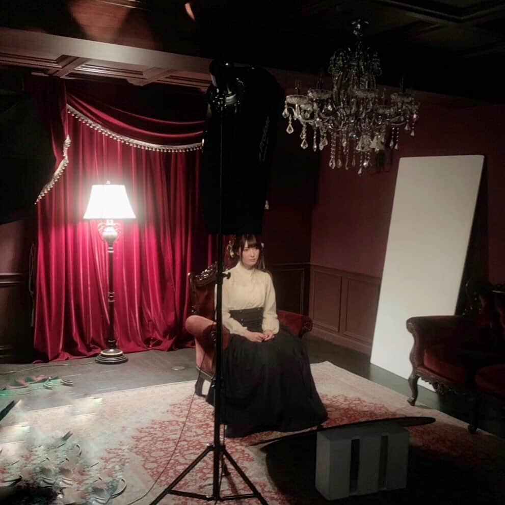 日下部美愛のインスタグラム：「🖤🖤🖤 . . #photo #japan #model #me #portrait #portraitphotography #fashion #makeup #followme #instagood #camera #cosplay #cosplaygirl #한국 #맞팔 #사진 #데일리 #데일리룩 #粉我 #偶像 #ファインダー越しの私の世界」