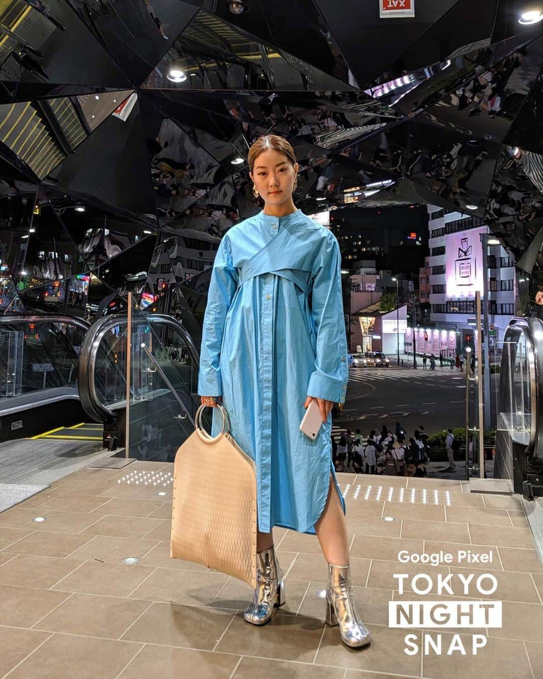 石井リナさんのインスタグラム写真 - (石井リナInstagram)「Google Pixel × fashionsnap.comのスナップ企画におります🙋‍♀️ この写真もGoogle Pixelで撮ったものなんだけど、夜景モードが結構最強で、夜はもちろんだけど、逆光時と暗い部屋に使えるのが感動ものでおすすめです🥺あとMM6のシルバーブーツもお気に入り。  #googlepixel #pixelで撮影 #夜景モード #teampixel」6月12日 21時42分 - rina_ishii_99