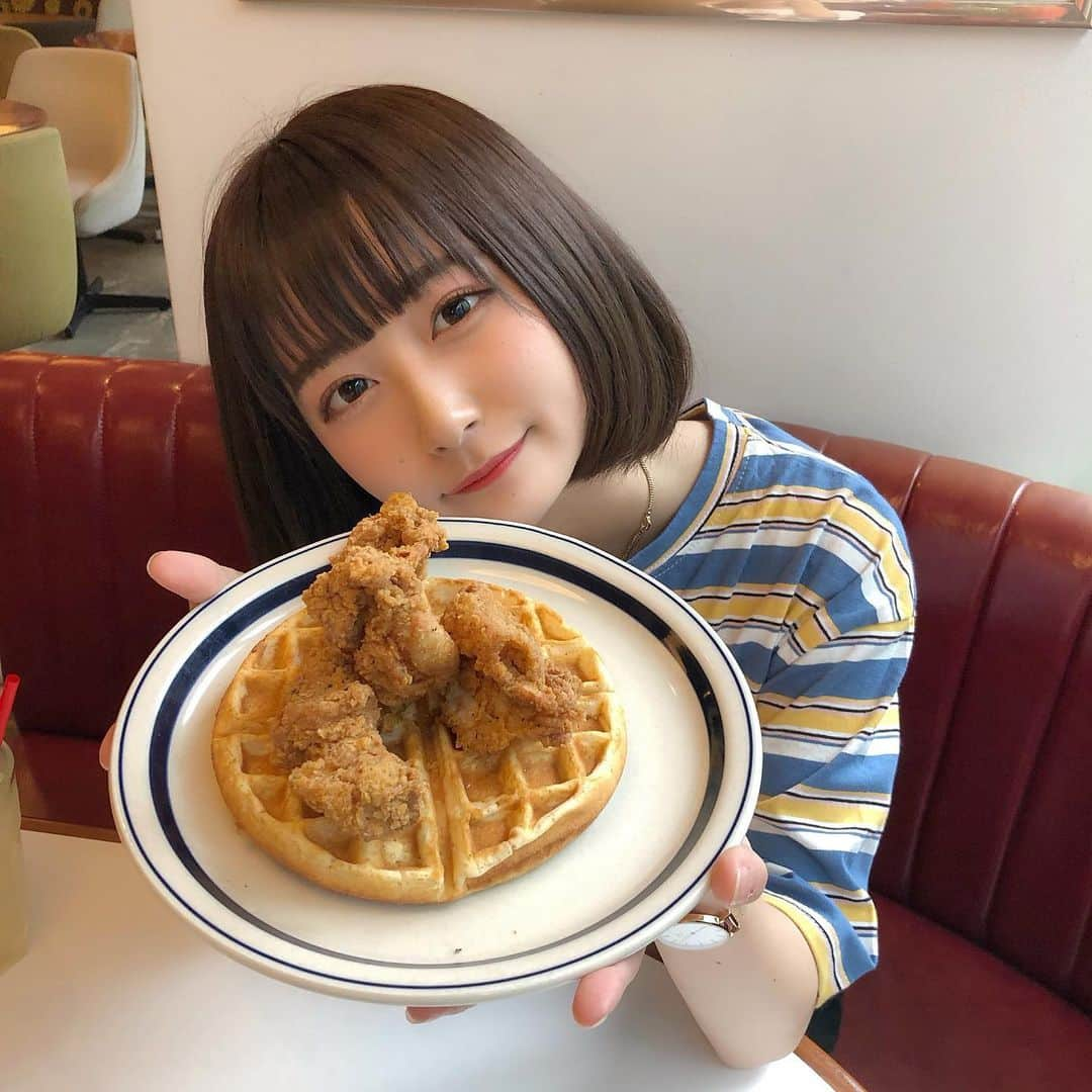 山本優菜さんのインスタグラム写真 - (山本優菜Instagram)「なえしと食べいったよォ ・ ・ ・  この前まつパしてもらいました👀 まつパ楽すぎてやばい笑 【 @n__it405 @it405_sayaka 】  ありがとうございました( ˊᵕˋ )  #ワッフルチキン」6月12日 21時38分 - yamamoto__yuna