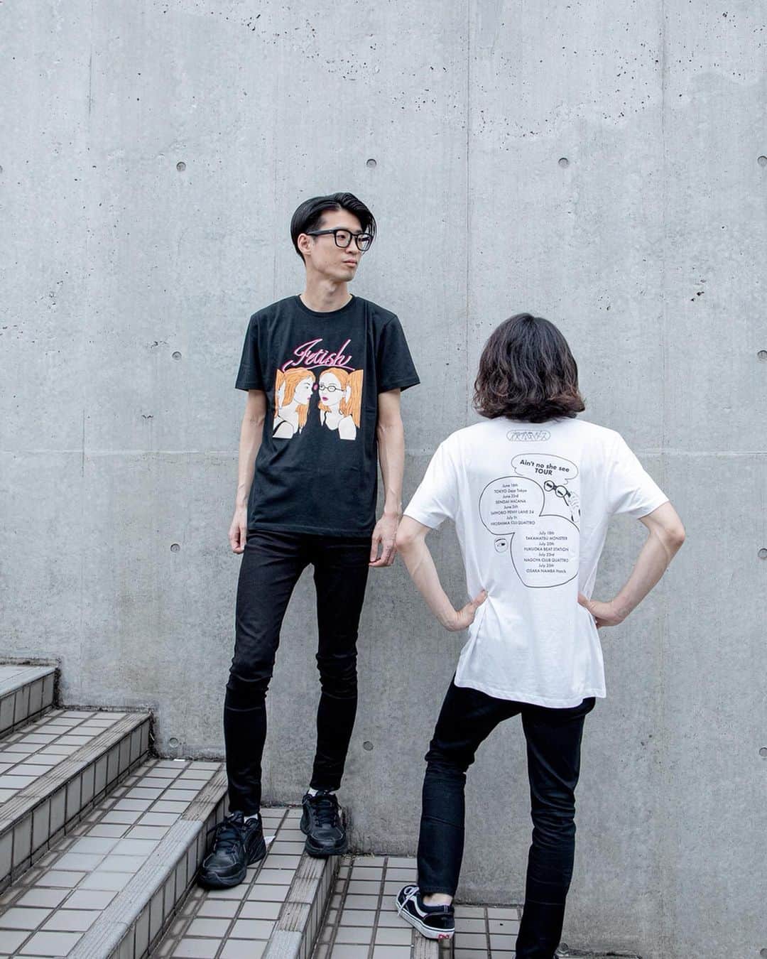 米田貴紀のインスタグラム：「お待たせしました。ツアーグッズ解禁されました🎊 Tシャツもタオルもラババンも全てchao!君のデザインでございます❗️ めちゃめちゃお気に入りのグッズ達✨これは是非ともGETして欲しい👍  Tシャツの名前は僕が考えましたよ💡 photo by 祥子ちゃん  追記 Tシャツですが、米田はLサイズ 鈴鹿はXLサイズを着用しております #夜の本気ダンス  #aint_no_she_see_tour #ツアーグッズ」