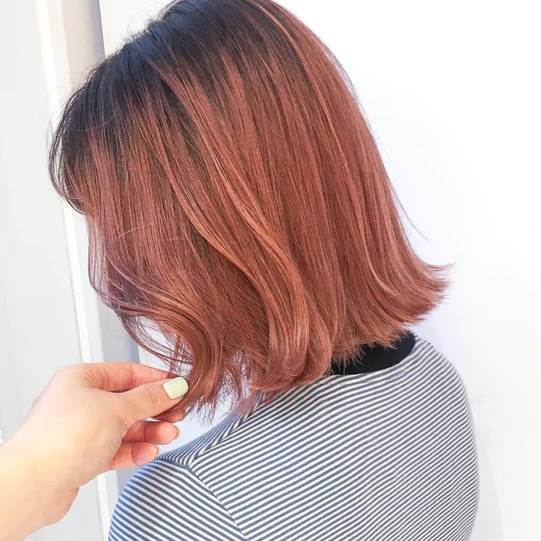原涼香のインスタグラム：「ㅤㅤㅤㅤㅤㅤㅤㅤㅤㅤㅤㅤㅤ Peach ~~ 🍑🍑 グラデーションですっ 毛先は1〜2回のブリーチべース💓 ㅤㅤㅤㅤㅤㅤㅤㅤㅤㅤㅤㅤㅤ」