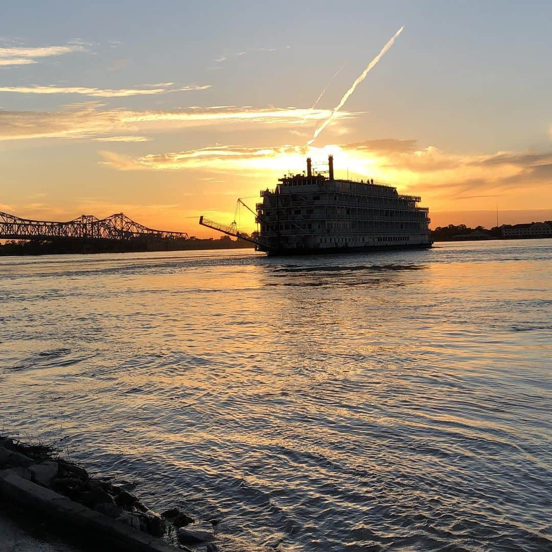 アシュトン・カッチャーさんのインスタグラム写真 - (アシュトン・カッチャーInstagram)「The mighty Mississippi. ❤️ this heartland.」6月12日 21時55分 - aplusk