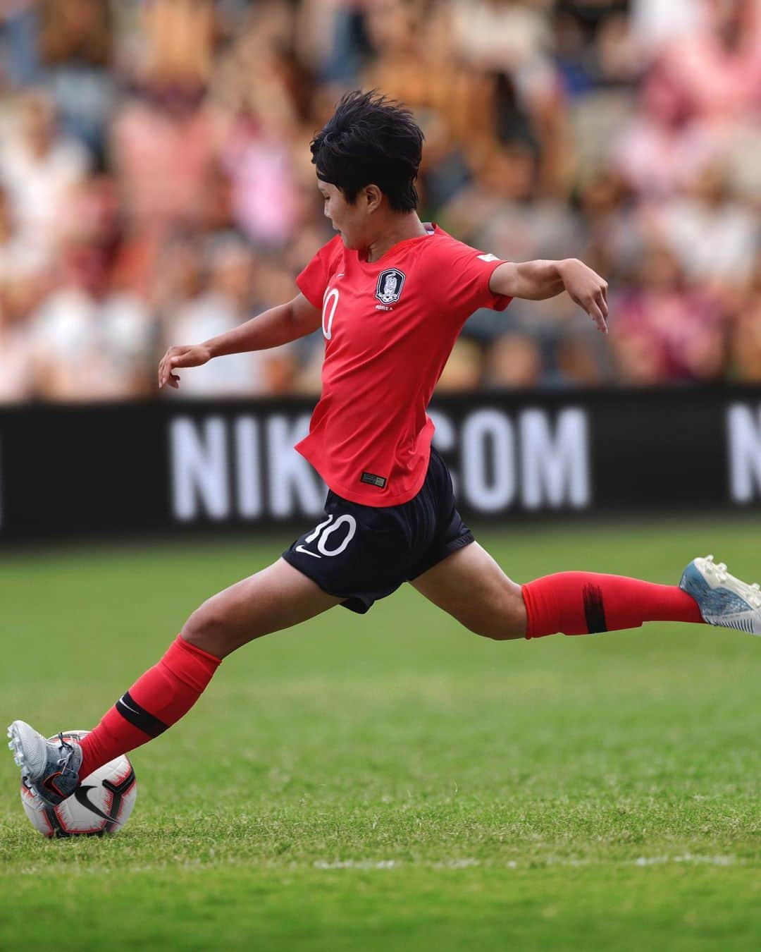 Nike Womenさんのインスタグラム写真 - (Nike WomenInstagram)「“I wanted to pioneer the way for Korean players everywhere.” ⠀ Five years after becoming the first South Korean to play in England’s top division, @ji_soyun10 has established herself as an integral leader for both club and country. Now she’s out to write history once again.」6月12日 22時00分 - nikewomen