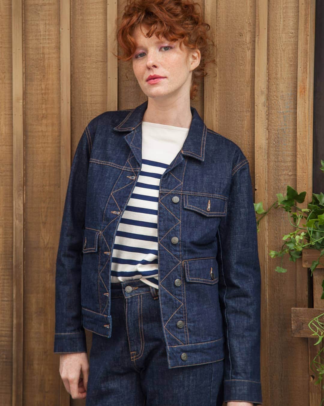 ベンシモンのインスタグラム：「Be frenchy ❤️ Rendez-vous en juillet pour le lancement de notre capsule Marine 🌟  Pour vous faire patienter le lookbook arrive bientôt 🙈 🇬🇧 Frenchy lover ❤️ Be patient until July, our new Navy capsule is coming 🌟  Stay tuned, the lookbook will be online soon 🙈 #addictedtolove #since1979 #bensimon #love #FW19」