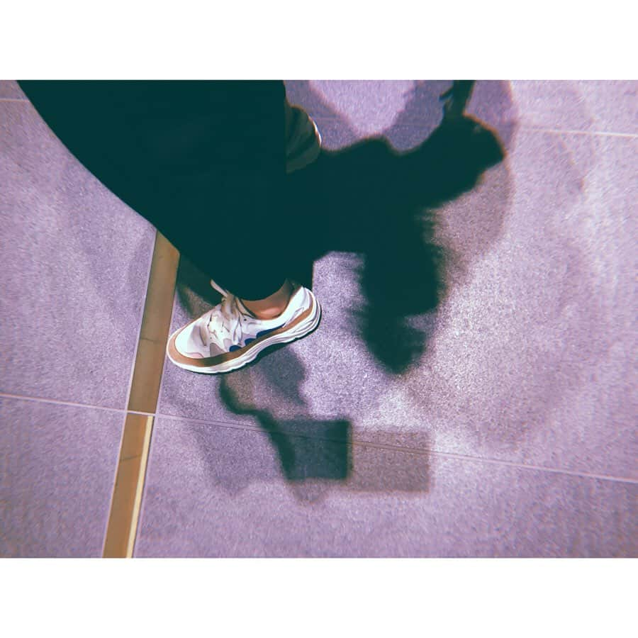 川上さやかさんのインスタグラム写真 - (川上さやかInstagram)「スポーティすぎないところがお気に入りの👟 春夏の撮影でも、すっごくお世話になりました❤︎ #sneaker #anhourandashower」6月12日 22時04分 - sk_120