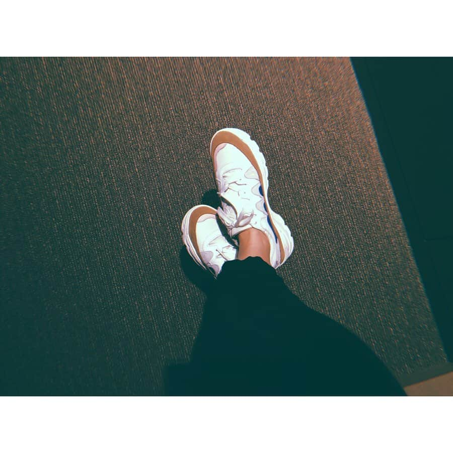 川上さやかさんのインスタグラム写真 - (川上さやかInstagram)「スポーティすぎないところがお気に入りの👟 春夏の撮影でも、すっごくお世話になりました❤︎ #sneaker #anhourandashower」6月12日 22時04分 - sk_120