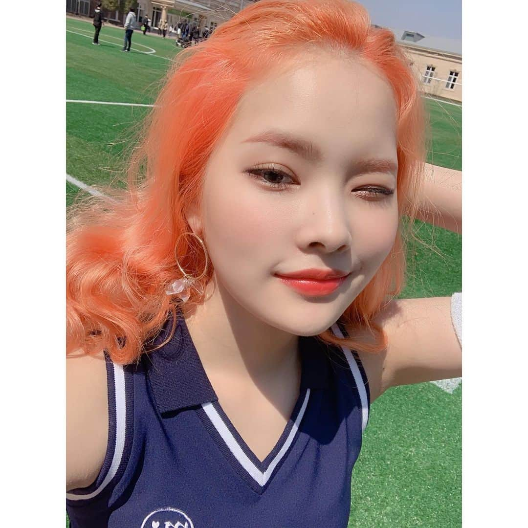 Weki Mekiさんのインスタグラム写真 - (Weki MekiInstagram)「[#윜밐시선] . 자몽자몽해🧡💛 . #자켓촬영 #네온핑크오렌지 #🦄 #위키미키 #WekiMeki #리나 #Rina」6月12日 22時06分 - weki_meki