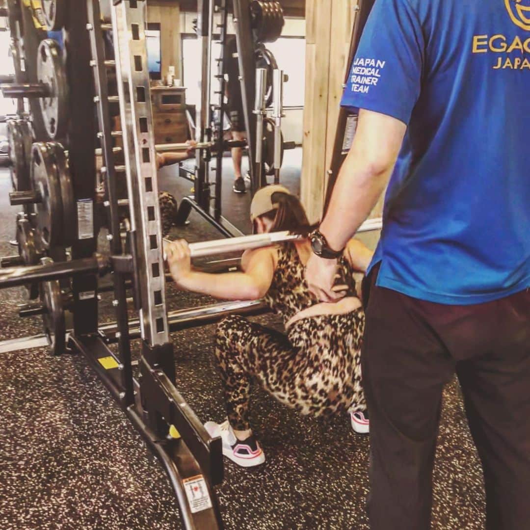 木村真野のインスタグラム：「これ、本当にお尻強化🍑 #entiregym #training #mayasaya #bodymake #happyday #adidas #adidastokyo #adidastwins #reebok #personaltrainer #tokyo #japan #twins #ultraboost #newela #workout #body  #笑顔道 #まやさや #トレーニング  @egaodo.hideto.fukuda  @egaodo1234  @inoue.egaodo.entire  @egaodo.trainer.team  @mayasaya_kimura  @adidas  @adidastokyo  @reebokjp  @newerajapan  @neweracap」