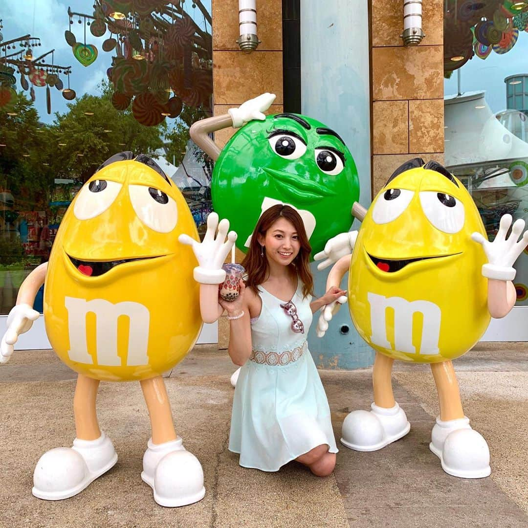 市原彩花さんのインスタグラム写真 - (市原彩花Instagram)「m&aya's💛🍫💚 #チョコレート#chocolate#mandms #シンガポール#singapore#セントーサ#セントーサ島#sentosa#sentosaisland#uss」6月12日 22時16分 - ayaka_ichihara