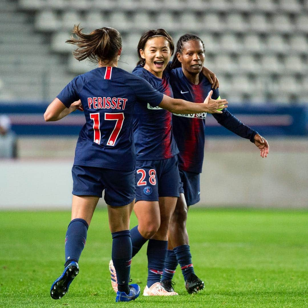 パリ・サンジェルマンFCさんのインスタグラム写真 - (パリ・サンジェルマンFCInstagram)「🏆🔛 #PSGWorldWomenWorldCup .  All the best to all of our Parisians for the Women's @fifaworldcup 2️⃣0️⃣1️⃣9️⃣ Bonne chance à l’ensemble de nos Parisiennes pour la Coupe du Monde Féminine 2️⃣0️⃣1️⃣9️⃣ . ❤️💙✊@psg_feminines . #PSGinternational #FIFAWWC #Football #PSG #ParisSaintGermain #PSGfeminines #ICICESTPARIS #AllezParis」6月12日 22時09分 - psg