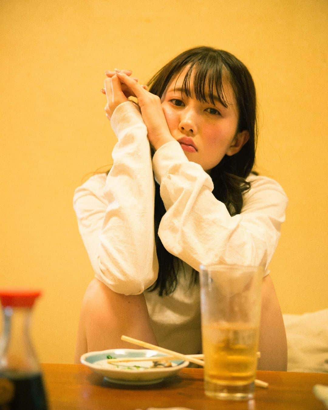 増澤璃凜子さんのインスタグラム写真 - (増澤璃凜子Instagram)「居酒屋でのわたし、なんか危うい🐈♨️ .  #photoby @maohashinokuchi」6月12日 22時09分 - ririkomasuzawa