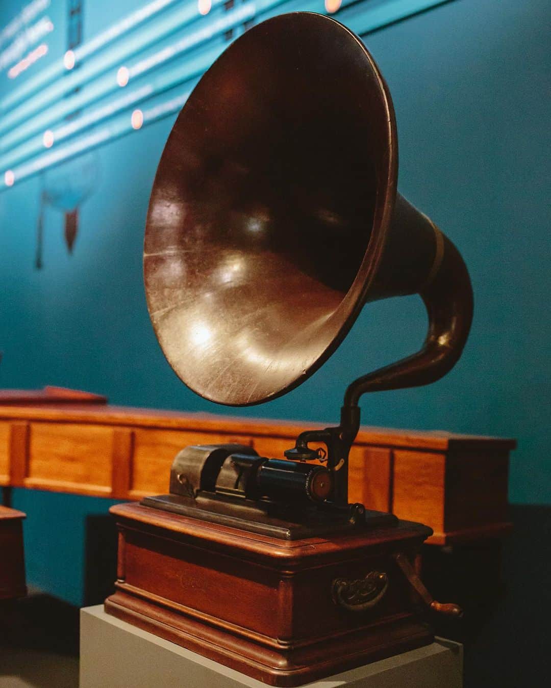 Red Bull Music Academyのインスタグラム：「Thomas Edison’s phonograph was the first device able to reproduce recorded sound. This 1904 model is on display at @nmc_canada — 📷 Mike Tan #phonograph #musicgear」