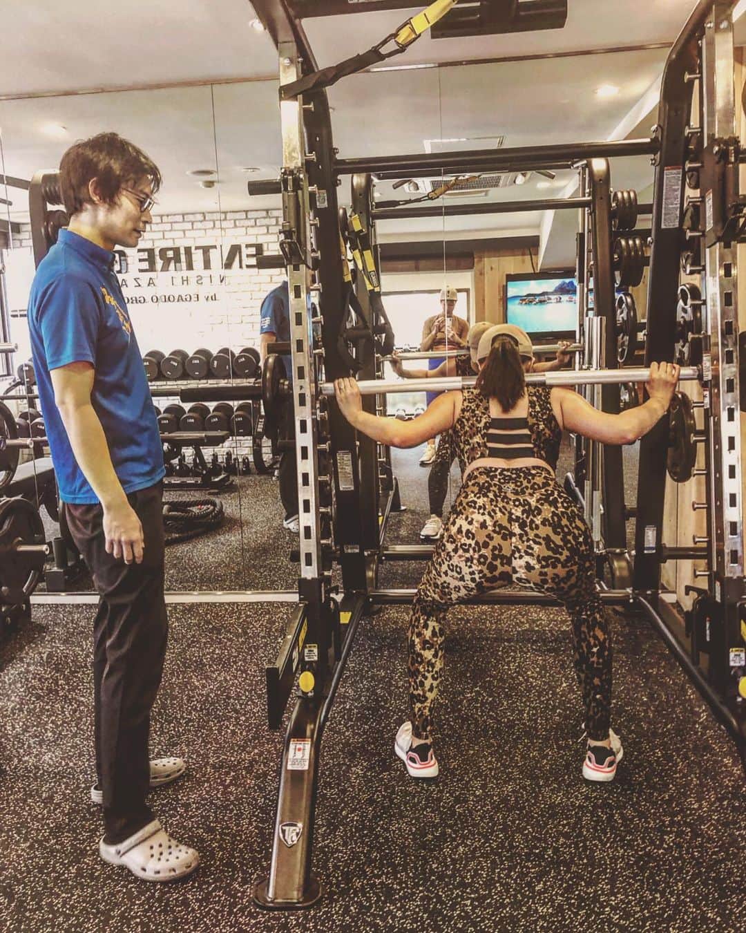 木村真野のインスタグラム：「#entiregym #training #mayasaya #bodymake #happyday #adidas #adidastokyo #adidastwins #reebok #personaltrainer #tokyo #japan #twins #ultraboost #newela #workout #body  #笑顔道 #まやさや #トレーニング  @egaodo.hideto.fukuda  @egaodo1234  @inoue.egaodo.entire  @egaodo.trainer.team  @mayasaya_kimura  @adidas  @adidastokyo  @reebokjp  @newerajapan  @neweracap」