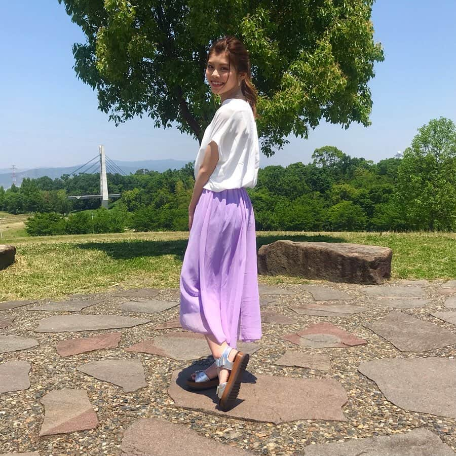 池田真子さんのインスタグラム写真 - (池田真子Instagram)「パープル＊° (スワイプしてね) ． ． ． ． 『Iris』衣装 音源はプロフィールから飛べます♩ ． #コーデ  #カジュアルコーデ #サンダル #アイリス #カジュアルファッション #大人カジュアル #服  #コーデ記録 #スカートコーデ #パープル  #お洒落好きな人と繋がりたい #love #lfl  #instapic #instalike #instadaily  #happy #instafashion #instagood  #cordinate #fashion #lfl #converse #casualstyle #code #love #makoscode #ootd #purple #outfit  #picoftheday #데일리룩」6月12日 22時10分 - mako_ikeda