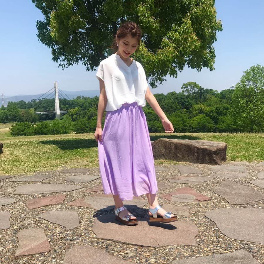 池田真子さんのインスタグラム写真 - (池田真子Instagram)「パープル＊° (スワイプしてね) ． ． ． ． 『Iris』衣装 音源はプロフィールから飛べます♩ ． #コーデ  #カジュアルコーデ #サンダル #アイリス #カジュアルファッション #大人カジュアル #服  #コーデ記録 #スカートコーデ #パープル  #お洒落好きな人と繋がりたい #love #lfl  #instapic #instalike #instadaily  #happy #instafashion #instagood  #cordinate #fashion #lfl #converse #casualstyle #code #love #makoscode #ootd #purple #outfit  #picoftheday #데일리룩」6月12日 22時10分 - mako_ikeda